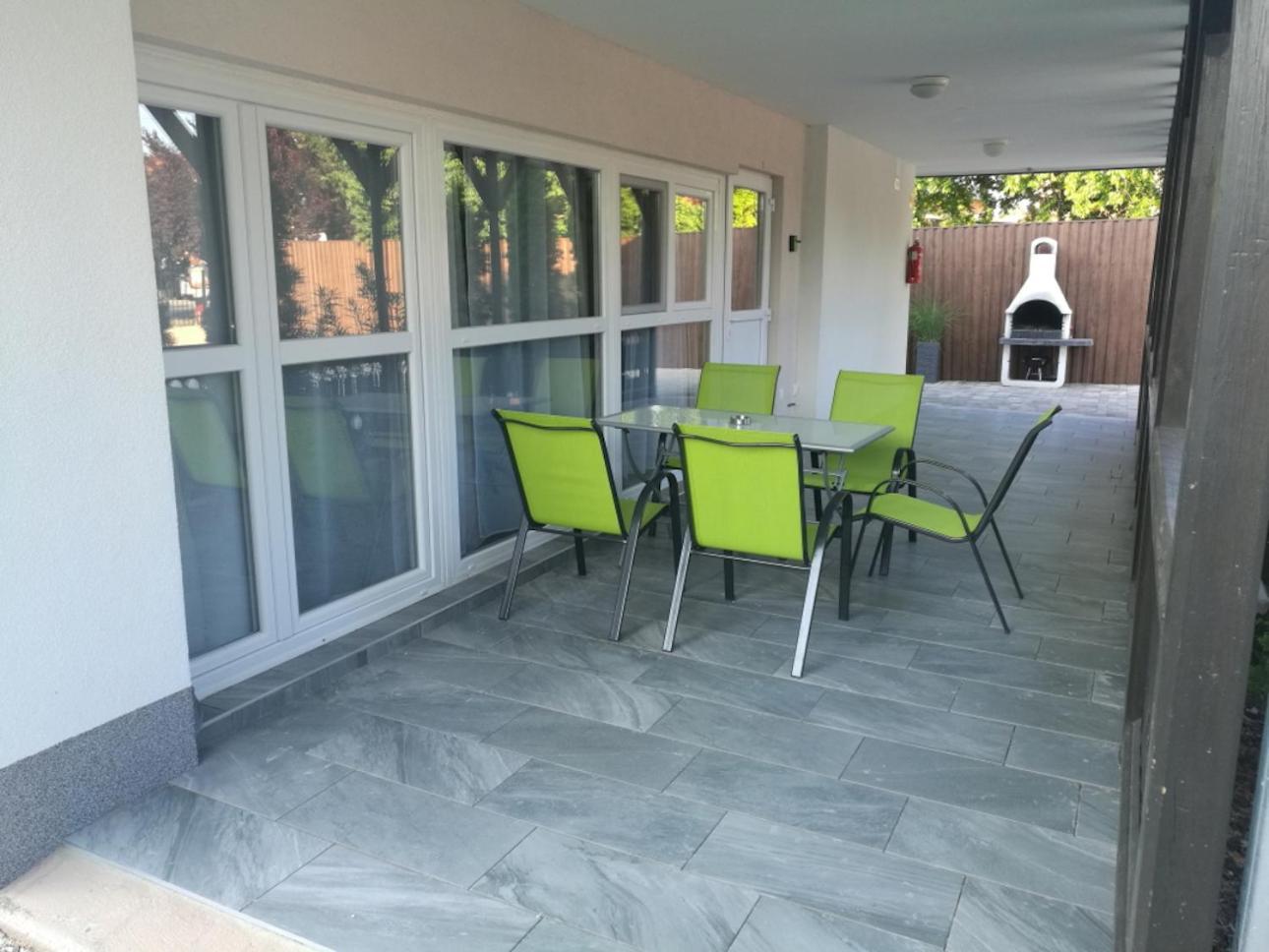 Tutti Apartman Balatonlelle Exterior photo